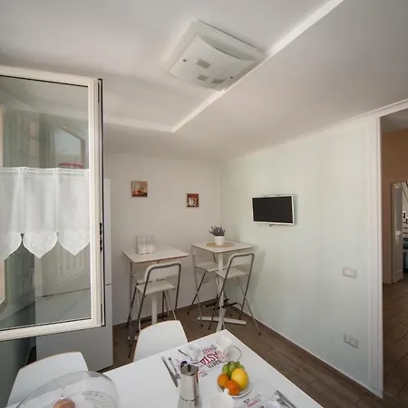 Salvator Rosa 78 نابولي